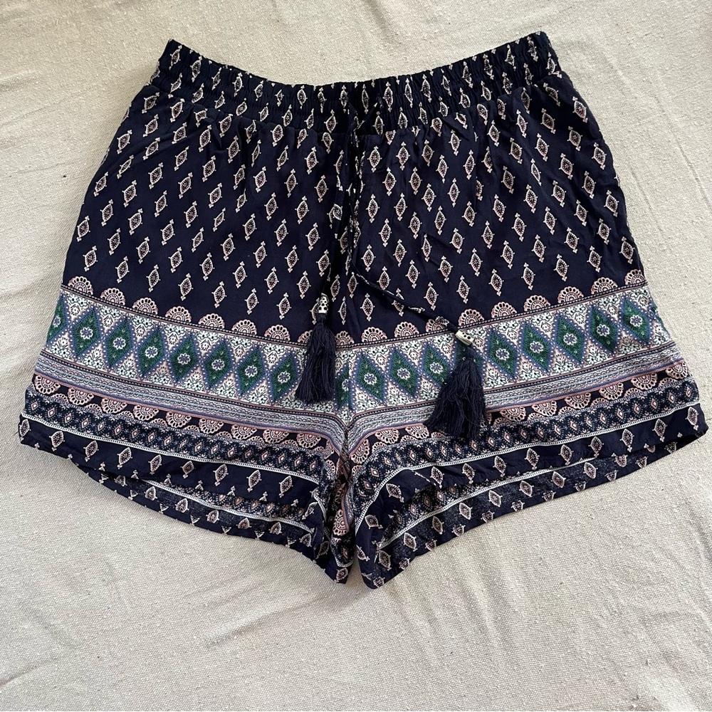 2/$20 Charlotte Russe Women’s Lined Elastic Waist Patterned Shorts Size Medium